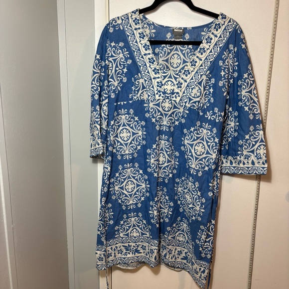 Ann Taylor Dresses & Skirts - Ann Taylor Blue and Cream Floral Blouse